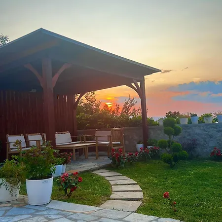 Aloha House Гостевой дом 3*