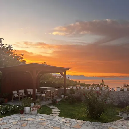 Aloha House 3*